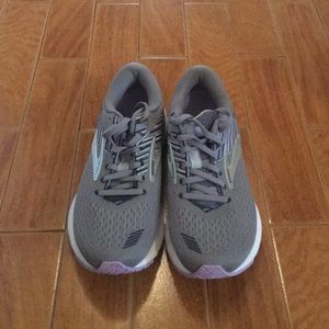 Brooks tennis shoes